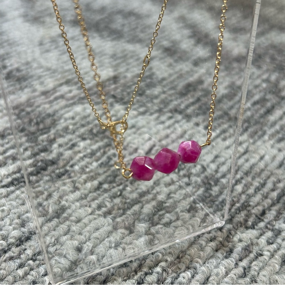 Elegant Rich Fuchsia Rock Trio Beaded Bar Dainty Gold Chain Necklace✨ - Picture 3 of 7